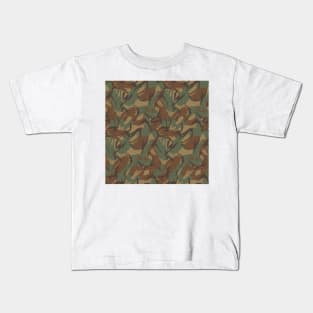 Camouflage, cryptic coloration Kids T-Shirt